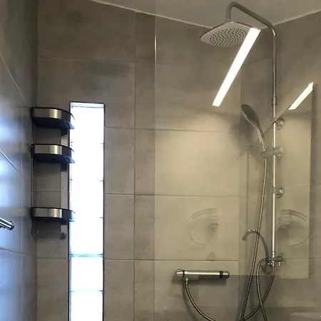 Beautiful Modern Apartment 10Mins From The Beach 別荘 *